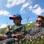 balade nature en famille, apprendre les plantes, plantes sauvages, fleurs sauvages, promenade dans les bauges